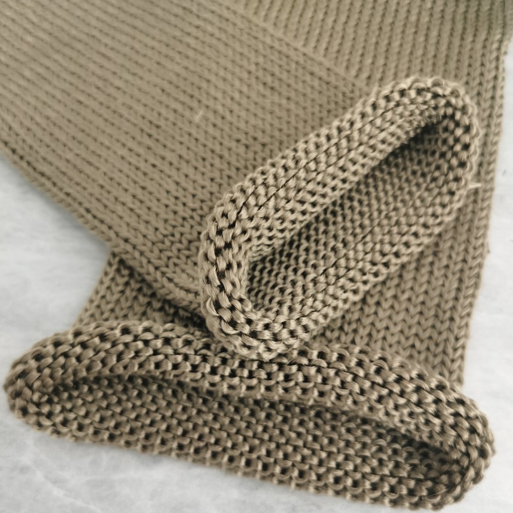 Messen eines Auspuffrohrs für einen gestrickten Basalt-Isolierschlauch