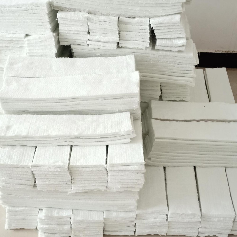 Wie wird eine nadelgestanzte Fiberglasdecke hergestellt?